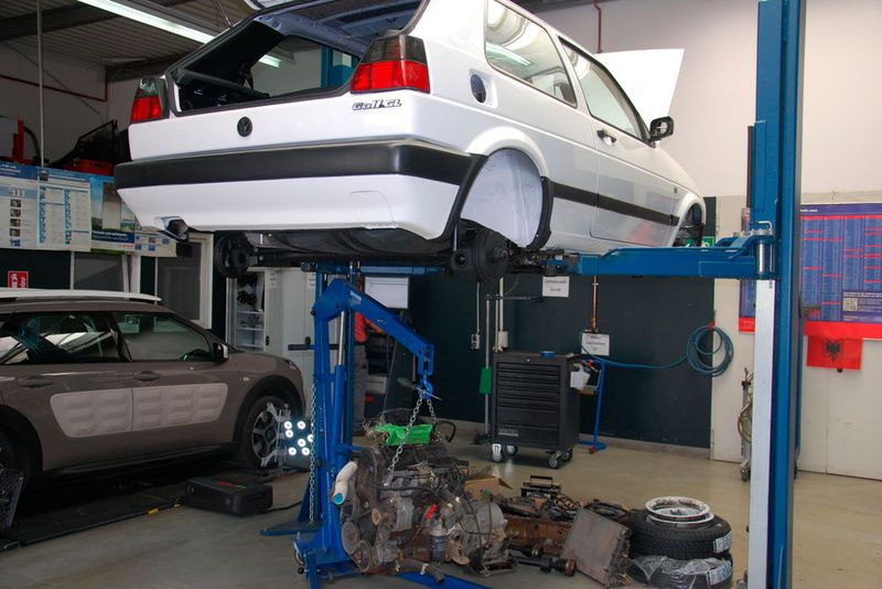 Auch ihre Old- und Youngtimer vertrauen die Kunden der Kfz-Manufaktur an. (Wenz)