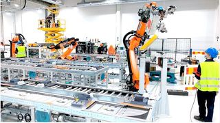 Im Batteriewerk Uusikaupunki von Valmet Automotive startete die Installation der  Fertigungslinien.  (Valmet)