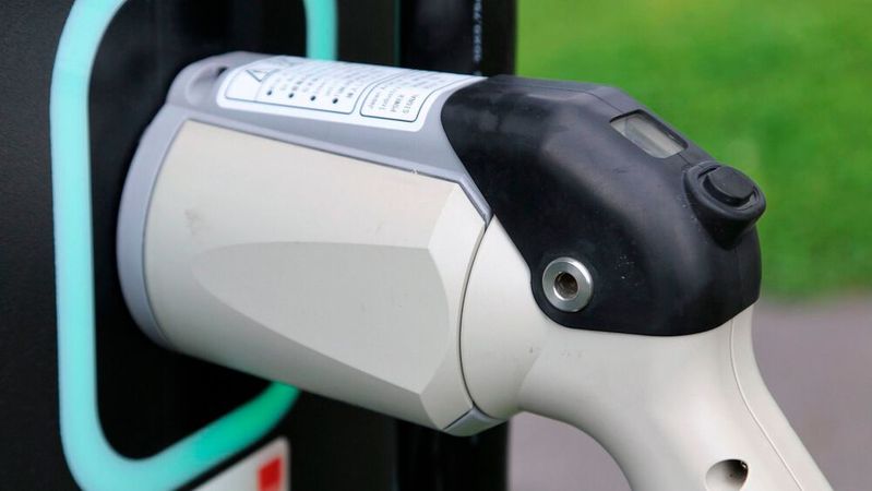 In den letzten Jahren lag der Anteil von E-Autos am deutschen Neuwagenaufkommen über dem EU-Schnitt. In diesem Jahr scheint der Trend zu kippen. (Bild:  gemeinfrei /  Pixabay)