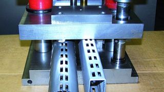 Anwender von gestanzten Rohrprofilen sind Hersteller von Regalen, Baugerüsten, Treppengeländern und Leitern. (Archiv: Vogel Business Media)