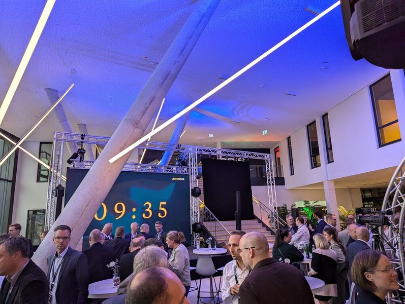 Der Countdown läuft bis zum Start des Festakts. (Bild: Stefanie Eckardt)