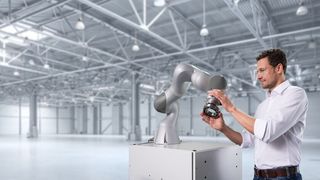 MRK als Sonderform in der Robotik Anwendung: Interaktion zwischen Mensch und Robotersystem. (Bild: © MikeLaptev – istockphoto.com, EDAG)