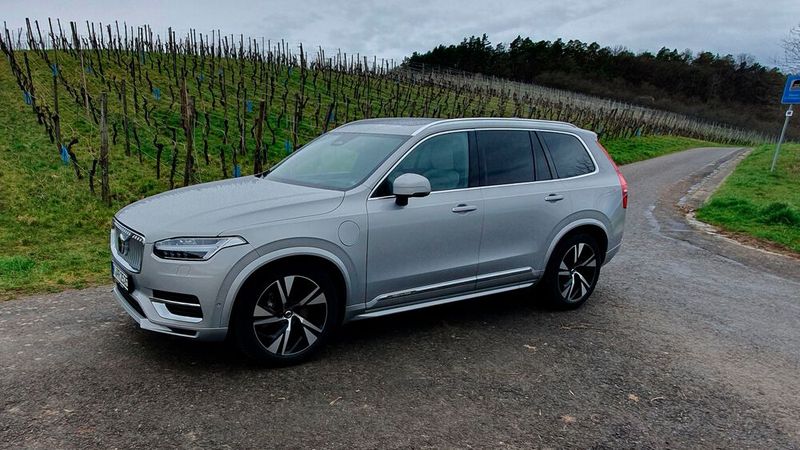Hektische Modellwechsel sind nicht Volvos Sache. Auch den aktuellen XC90 gibt es schon seit 2015.(Bild:  Mauritz –VCG)