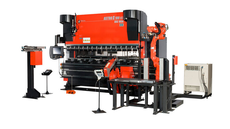 Mit der Astro-Biegezelle einschließlich Roboter begann bei Touratech der Umstieg auf Amada. (Amada)