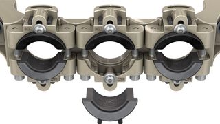 Dynamic Cable Option, kurz DCO: Kunststoff-Einleger sorgen dafür, dass Kabel mit unterschiedlichen Durchmessern gleich zuverlässig fixiert sind. (Stäubli)