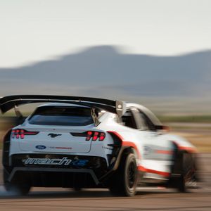 Der Stromer leistet 1.419 PS und verfügt über sieben Elektromotoren.(Bild:  Ford)