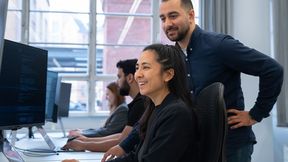 Bei Facturee hat man herausgefunden, dass die beste Beschaffung von industriellen Zeichnungsteilen diejenige ist, bei der künstliche Intelligenz (KI) UND Mensch den Suchenden Hand in Hand unterstützen. Hier mehr zu dieser Philosophie ... (Bild: Facturee)