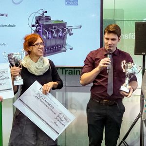 Den 1. Platz sicherte sich das Team der Städtischen Technikerschule München mit Michael Balletshofer, Christoph Falk und Korbinian Koch mit ihrer entwickelten Abfüllvorrichtung.