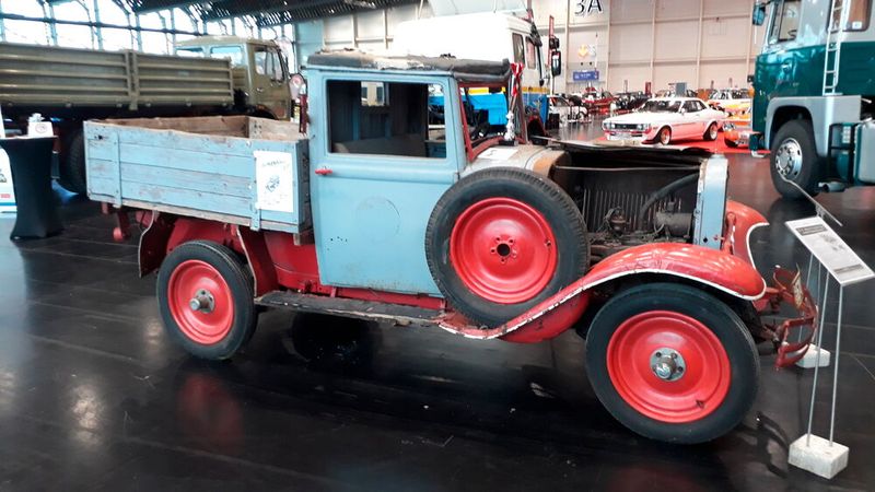 Echter Scheunenfund: Diesen Opel 1,8-Liter von 1931, der 1945 vom Personen- zum Pritschenwagen umgebaut wurde, konnte man käuflich erwerben. (Bild: Steffen Dominsky)