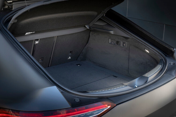 Das Kofferraumvolumen gibt Mercedes mit 461 bis 1324 Litern an. (Daimler)