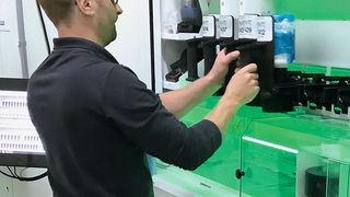 Robust und akkurat: Die halbautomatische PPG-Mischbank hat sich im Karosserie- und Lackierzentrum Finster in der Praxis bewährt. (Bild: Finster)