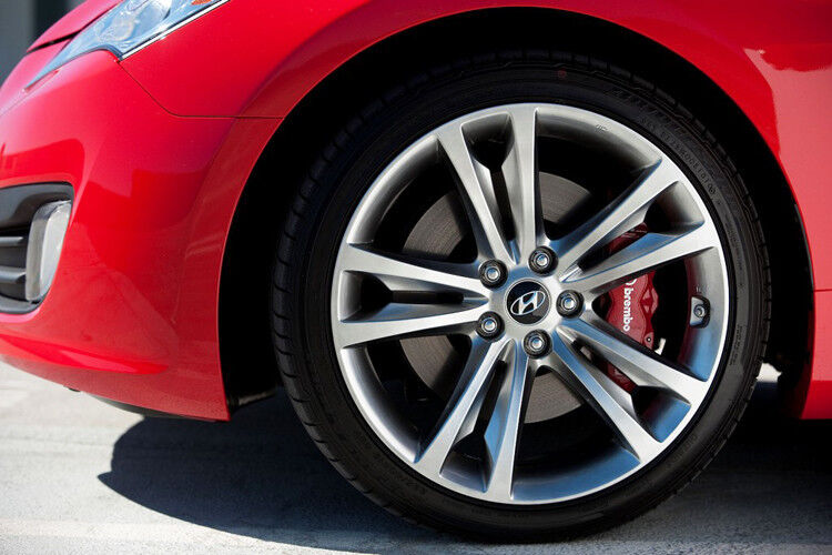 Solide Basis: Der Hyundai-Neuling steht auf sportlichen 17-Zoll-Leichtmetallrädern. (Foto: Hyundai)
