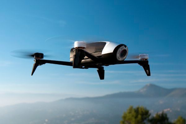 Die Drohne soll 300 m hoch und bis zu 60 km/h schnell fliegen können – bei einer Akkulaufzeit von 25 Minuten. (Parrot)