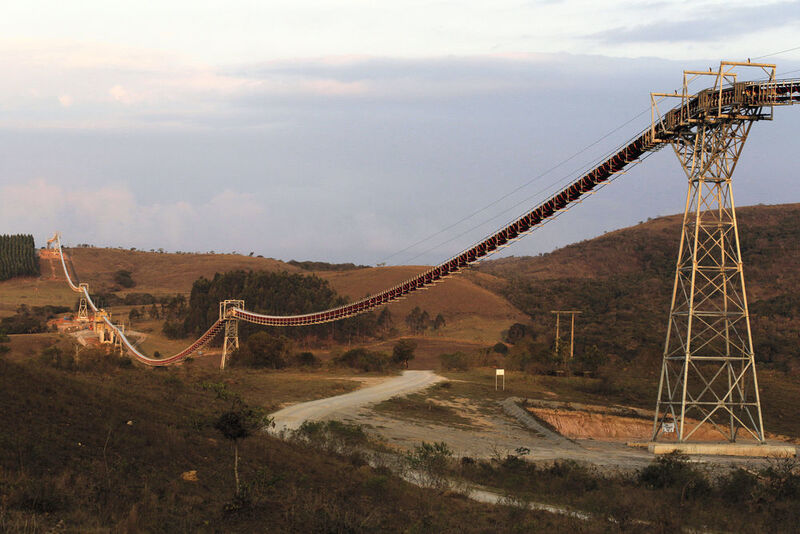 Der neue FlyingBelt für eine Zementfabrik im Südosten Brasiliens befördert Material besonders effizient und umweltfreundlich. (Barroso)