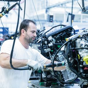 Tschechiens Wirtschaft brummt, so erweitert zum Beispiel Skoda sein Werk in Kvasiny. Davon profitiert auch der Maschinenbau.