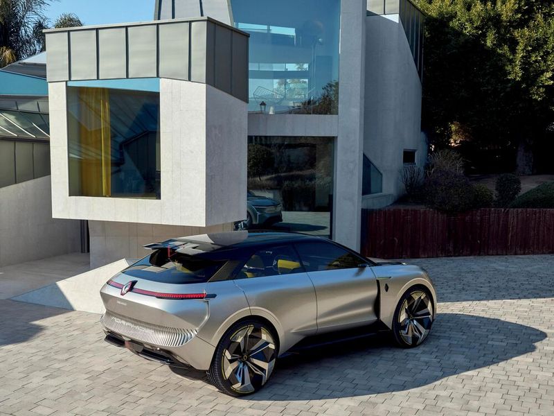 Front- und Heckpartie des Morphoz lassen sich um jeweils 20 Zentimeter verschieben. (Bild: Renault )