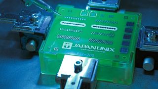 Elektronikkomponenten werden immer filigraner. Wann der herkömmliche Lötprozess lieber vom schonenderen Laserlöten abgelöst werden sollte, können die Experten von Japan Unix verraten. (Japan Unix)