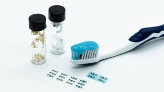 Copper phthalocyanine (C32H16CuN8), a blue, odorless solid used in toothpaste for its teeth whitening properties, can also be used as a semiconductor material. (Image:IIT–Italian Institute of Technology)