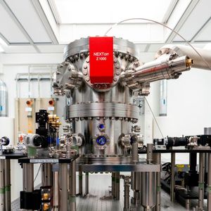 Der Eleqtron-Quantencomuter beim Aufbau ohne Hülle(Bild:  Christoph Georges/ Eleqtron)