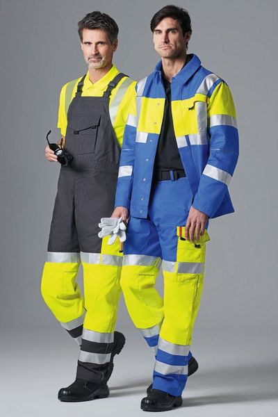 Die Jacken und Hosen tragen nach EN ISO 20471 zur hohen Sichtbarkeit bei. (Bild: Mewa)