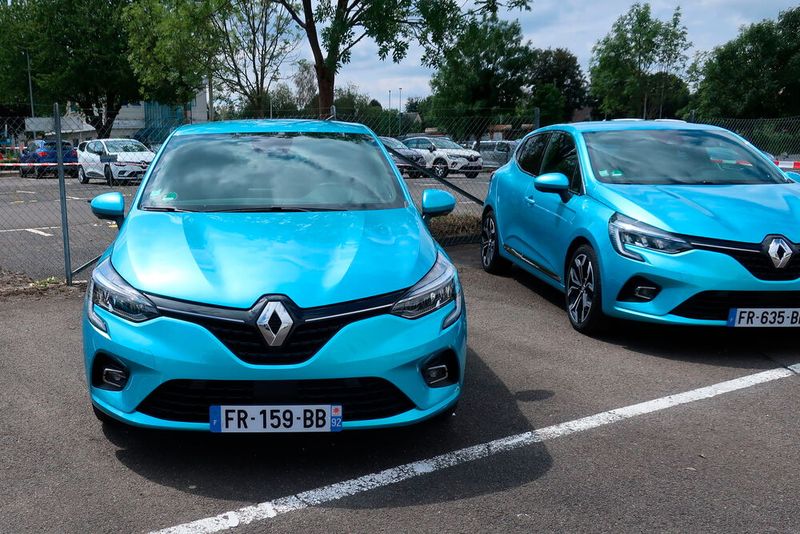 Renault startet seine Hybridoffensive. Den Start machen Clio ... (Bild: Simon/»kfz-betrieb«)
