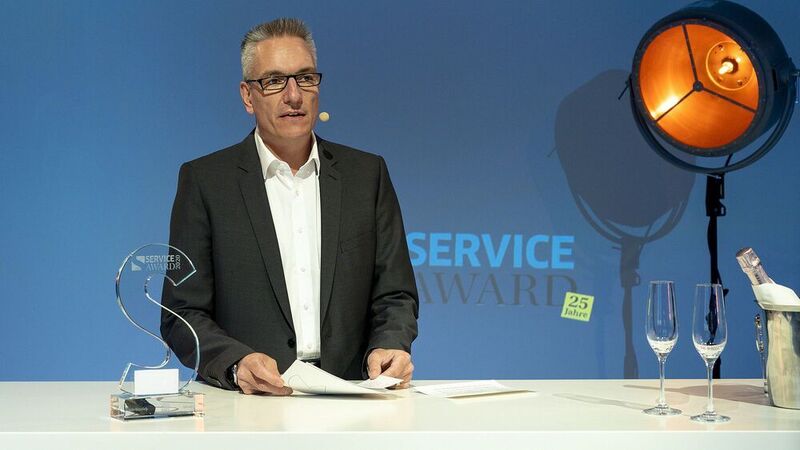 Die Preisverleihung fand in diesem Jahr komplett digital statt. »kfz-betrieb«-Chefredakteur Wolfgang Michel begrüßte die Gäste. (Johannes Untch)