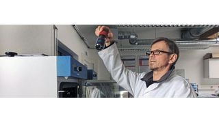 Die Die Wissenschaftlerinnen und Wissenschaftler um Prof Brotsack arbeiten an biologischen Prozessen, in denen mithilfe von Mikroorganismen als Katalysatoren biologische Rest- und Abfallstoffe, zum Beispiel Klärschlamm und Biomüll, in erneuerbares Biomethan umgewandelt werden kann (Bild: TZ Energie)