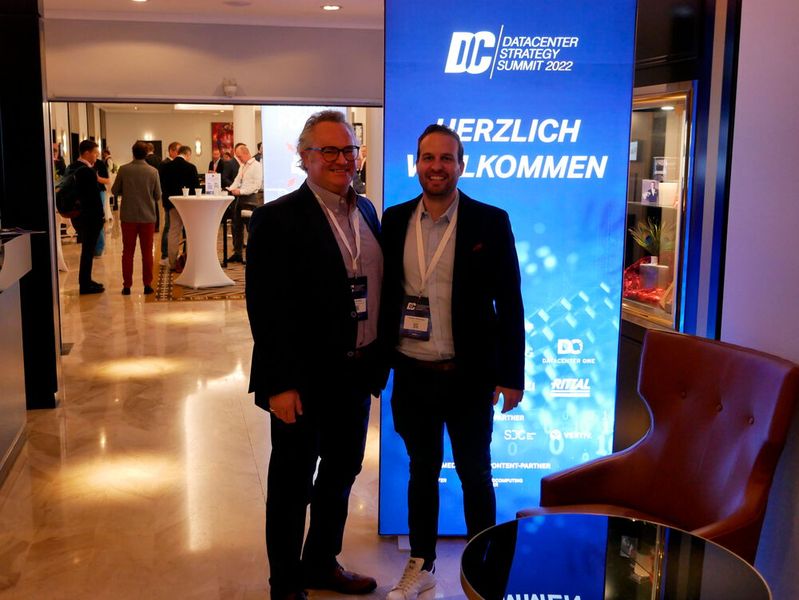 Auch in diesem Jahr wieder als Partner mit dabei: v.l. Udo Guizetti und Tobias Härtinger von SDC Spacenet. (Bild: Vogel IT-Medien GmbH)