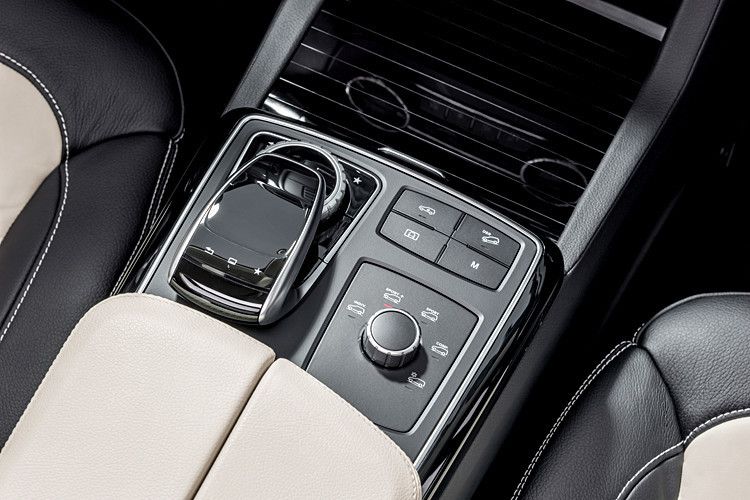Mit dem Touch-Controller kann man ebenfalls alle Funktionen bedienen. (Foto: Daimler)