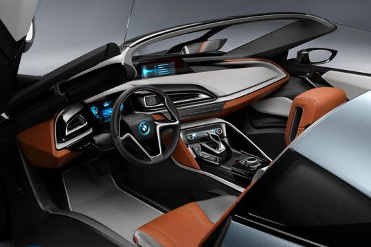 Innen geht es futuristisch zu.  (Foto: BMW)