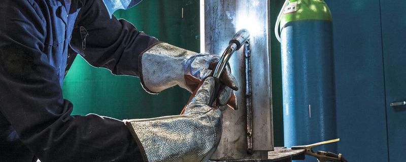 Beim MAG-Schweißen hochlegierter Werkstoffe trägt ein exakt abgestimmtes Schutzgas wesentlich zur Prozesssicherheit und Nahtqualität bei.(Bild:  Air Liquide)