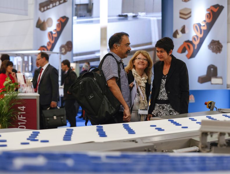 Interpack 2014: Ob Prozesse und Maschinen für das Verpacken oder die Verarbeitung, ob Packstoffe, Packmittel und die Packmittelherstellung oder Dienstleistungen für die verpackende Wirtschaft – auf der Interpack 2014 präsentieren 2.700 Aussteller aus über 60 Ländern ihre Ideen, Konzepte und technologischen Visionen.  (Messe Düsseldorf)