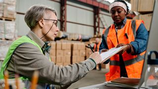 Laut BME-Einkaufsmanagerindex schrumpfte die Beschäftigung in der deutschen Industrie im Juli so geringfügig wie seit fast zwei Jahren nicht mehr. (Bild: © AnnaStills - stock.adobe.com)