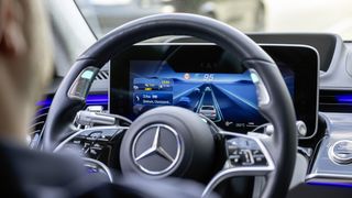 Mercedes darf in Deutschland bis 95 km/h hochautomatisiert fahren. (Bild: Mercedes-Benz)