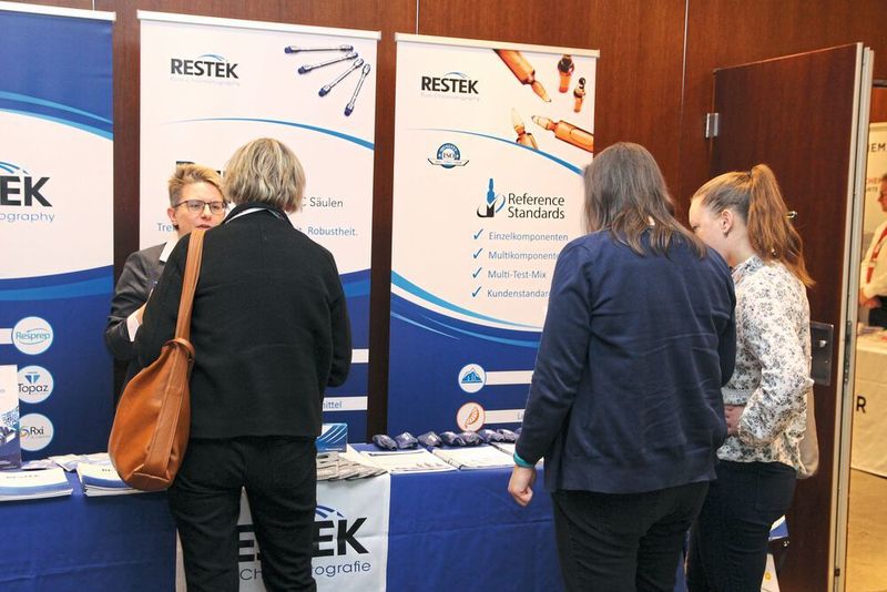 Restek war mit seinem Säulen-Programm und den Standards für die HPLC auf dem Praxistag vertreten. (LABORPRAXIS/Ottleben)