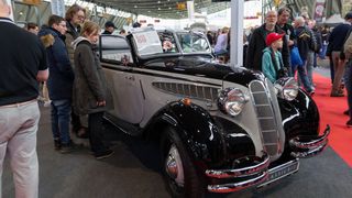 Das BMW 326 Cabrio aus dem Jahr 1938 startete bei 49.000 Euro, übertraf diesen Wert aber bei Weitem. Es kam schließlich für 72.500 Euro unter den Hammer. (Bild: Auktion & MArkt AG)