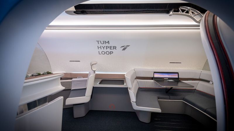 Passagiere sollen in der Kapsel mit mehr als 800 km/h befördert werden können. (Bild: TUM/Andreas Heddergott)