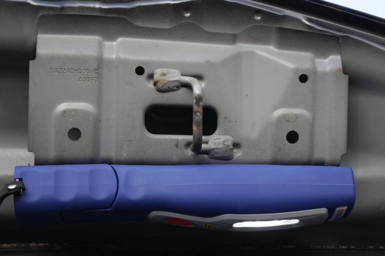 Hier die Rückseitenmagnete im Einsatz. (Foto: Holz)