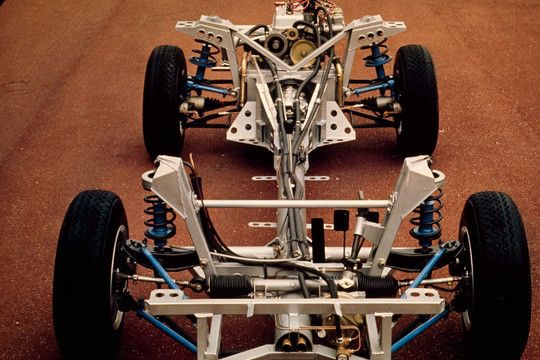 Konsequenter Leichtbau nicht nur bei der Karosserie: Auch das Chassis glänzte mit seiner materialarmen und durchdachten Konstruktion. (Foto: Renault)