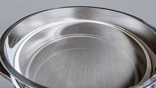 Die einzelnen Siebdecks werden auf dem Maschinenfuß übereinander gestapelt, wodurch die Siebfläche vergrößert werden kann, ohne dass für die Maschinen eine größere Stellfläche benötigt wird. (Bild: J. Engelsmann )