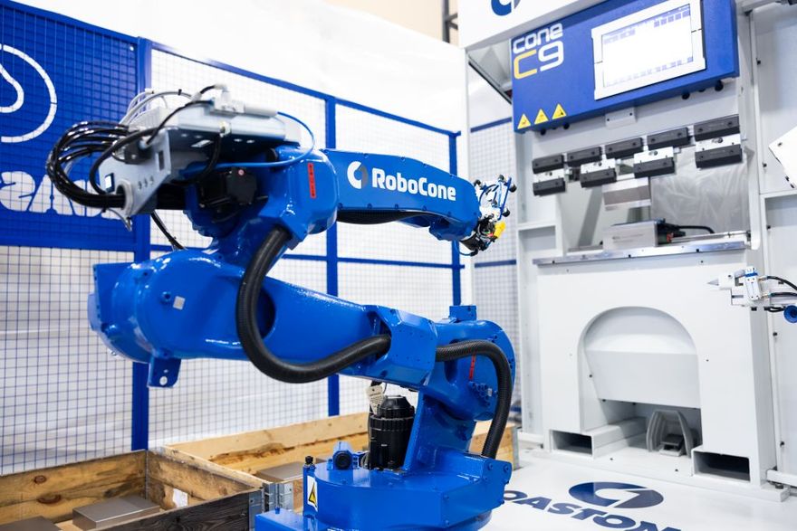 RoboCone Abkantpresse C9 mit Roboter_5.jpg (CoastOne Oy)