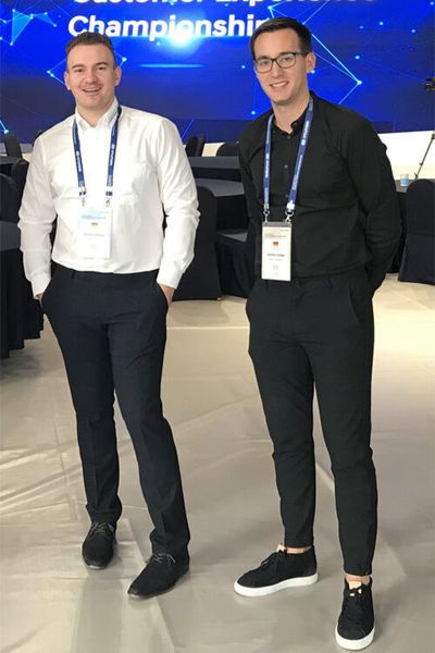 Ganz entspannt: Florian Ziegler und Andrej Junker. (Hyundai)