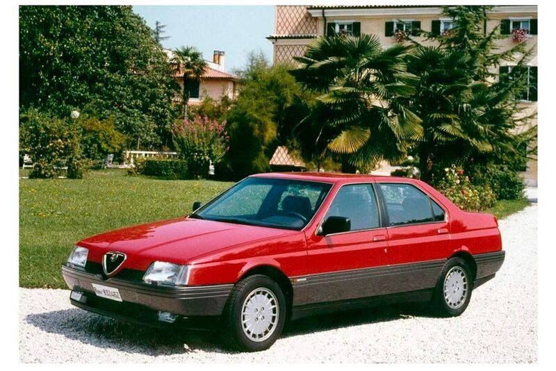 Was verbindet einen viertürigen Firmen- und Familien-Alfa mit Ferrari? Da sind zunächst einmal die Emotionen, die der Alfa 164 bei seiner Weltpremiere vor 30 Jahren entfachte. Im Bild der Alfa Romeo 164 ab dem Jahr 1987. (Alfa Romeo)