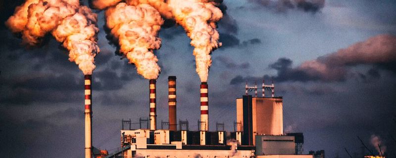 China will weg von der Kohleverstromung – und setzt daher strenge Klimaschutzmaßnahmen durch. Das führt mitunter zu Unterbrechungen der Energieversorgung in wichtigen Industrieregionen. China will weg von der Kohleverstromung – und setzt daher strenge Klimaschutzmaßnahmen durch. Das führt mitunter zu Unterbrechungen der Energieversorgung in wichtigen Industrieregionen.