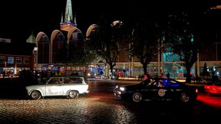 Das „rollende Museum“ des OCC bei seinem ersten Einsatz in Lübeck. Im Bild ein Deutsch-deutsches Treffen: Trabant Kombi und BMW 840 CI. (Bild: OCC)