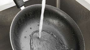 PFAS have been used in a range of products, including non-stick cookware, cosmetics and fire extinguisher foam. (Source: free licensed)