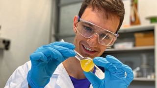 Empa-Wissenschaftler Alexander German forscht an Komponenten für Kohlendioxid-negativen Beton. (Bild: Empa)