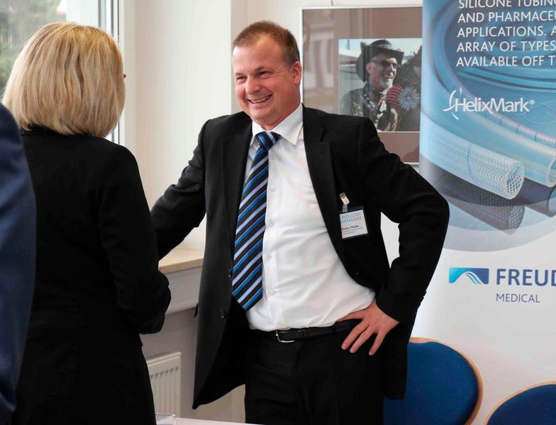 … im Gespräch am Stand von Freudenberg Medical. (Bild: Reinhardt)