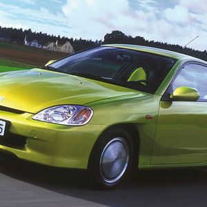 Honda führte das Hybridmodell Insight Mitte des Jahres 1999 in Nordamerika ein und wagte damit den Schritt auf den US-Markt knapp vor Toyota.(Bild:  Honda)