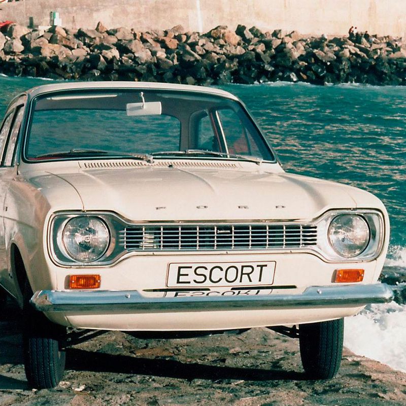 Der Ford Escort wurde ab 1968 produziert. Markantes Merkmal der ersten Generation: Der Kühlergrill in Form eines Hundeknochens.